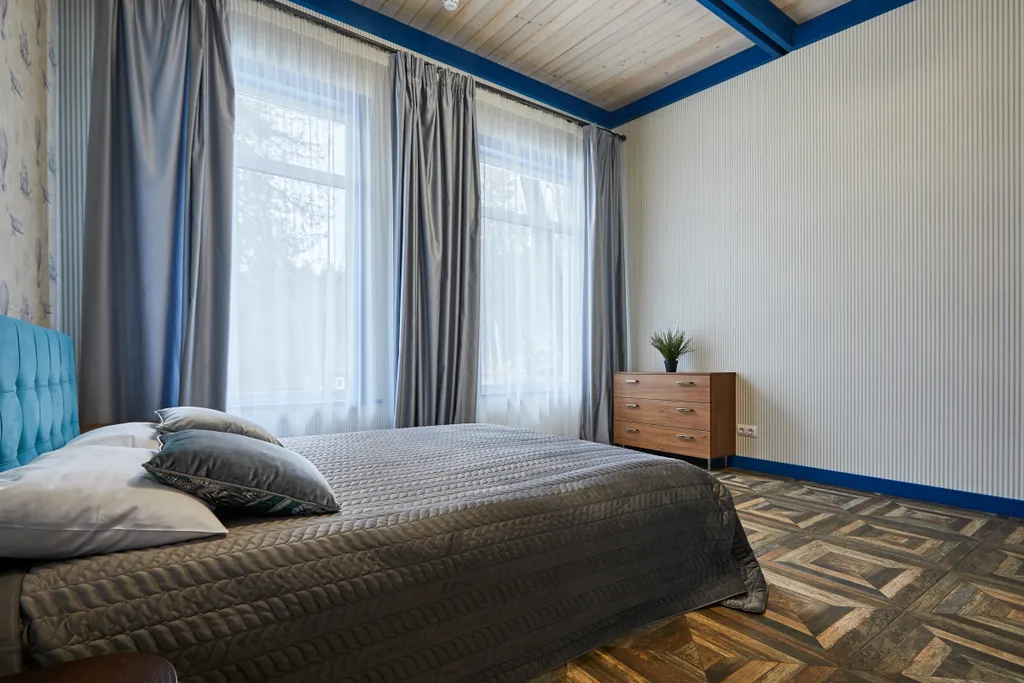 Большой коттедж с 5 спальнями, камином и террасой, Василек