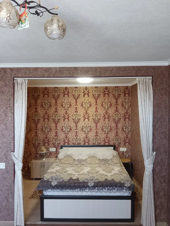 Уникальная уютная квартира рядом со Дворцом Спорта — аренда посуточно в Шахты