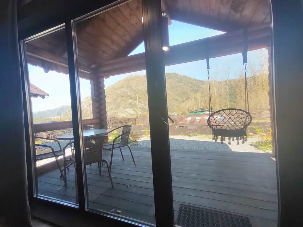 Уютный домик с видом на горы