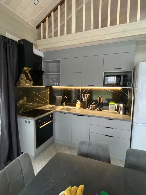 Уютный дом с бассейном на природе