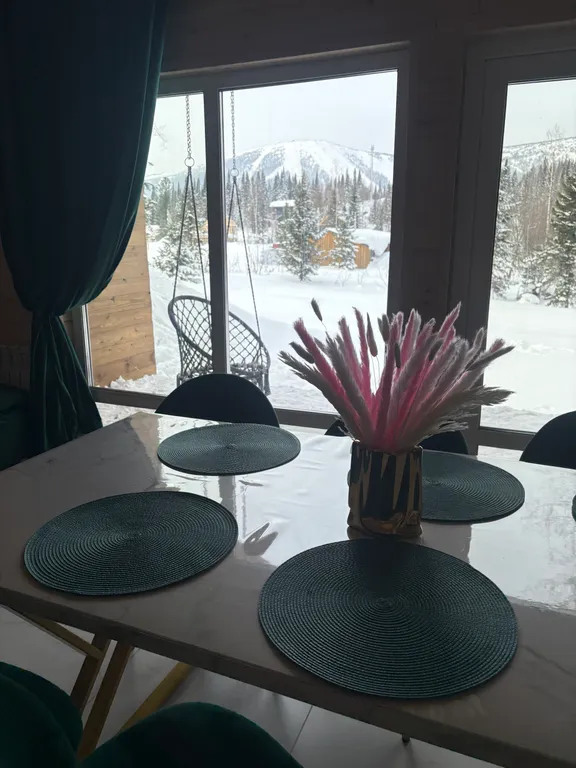 Современный дом с видом на горы