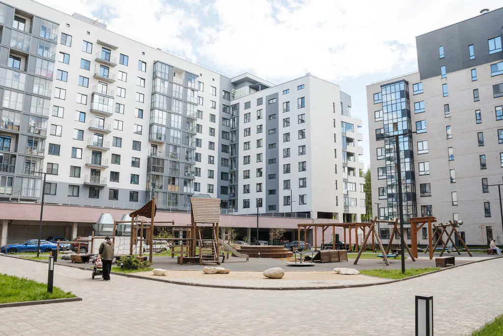 Новая дизайнерская квартира с видом на пруд