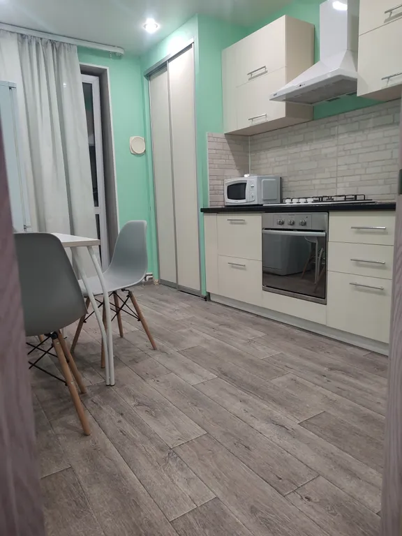 1-комнатная квартира 36 кв 2 дивана