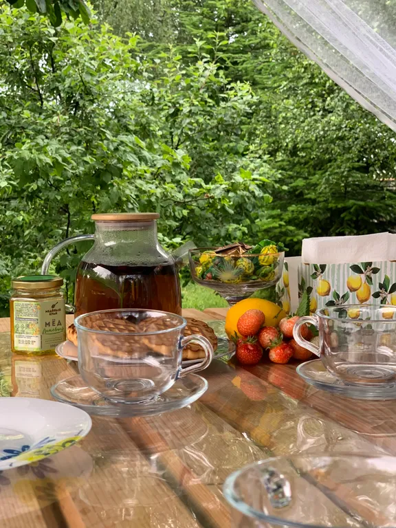 Дом у пруда