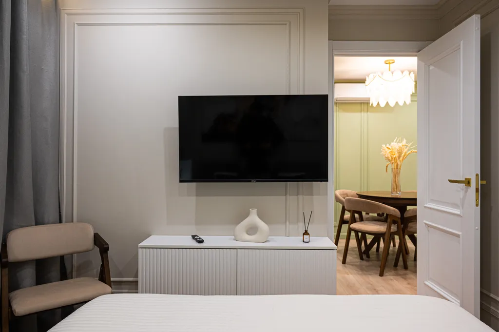 Трёхкомнатная квартира на набережной в центре Великого Новгорода