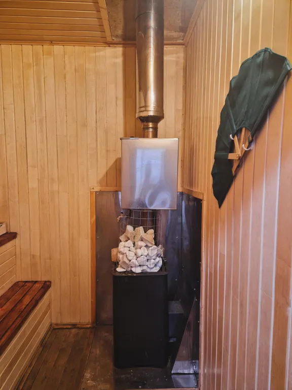 Дом-баня с большой верандой и массажной кроватью