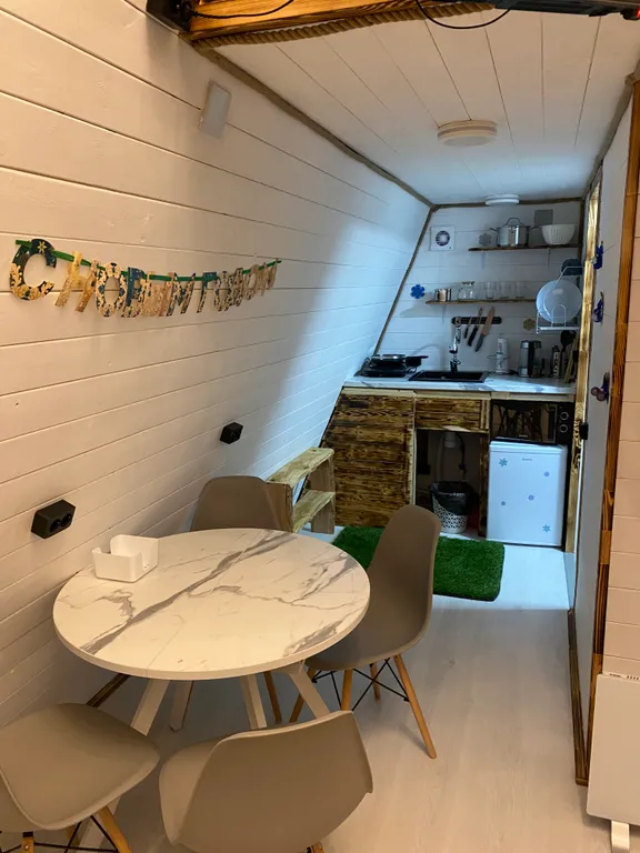 Афрейм на опушке леса с бассейном