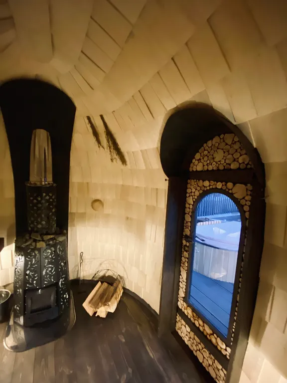 Уютное шале на берегу ручья с баней и купелью на уединенной террасе