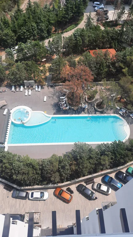 Чистая свежая квартира на горе с круглогодичным подогреваемым бассейном — аренда посуточно в Семидворье