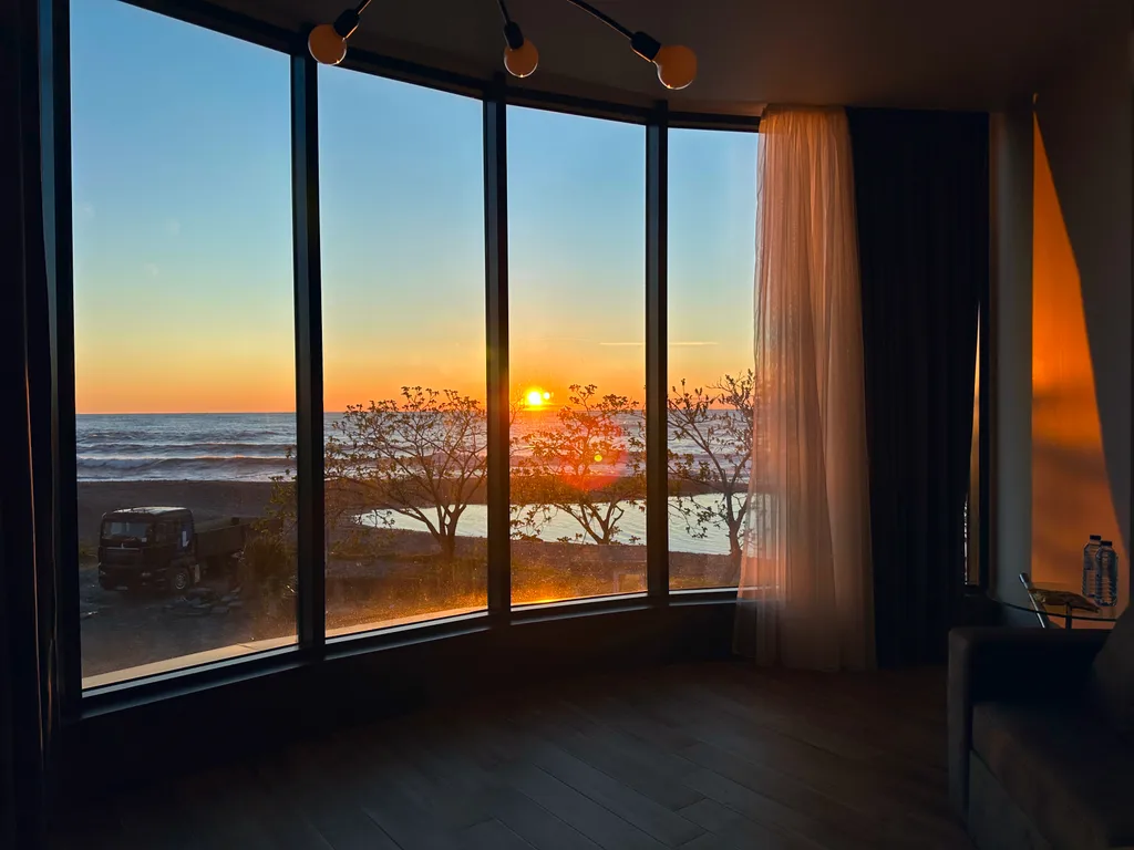 Квартира Просторный партамент с отдельной спальней  Шикарный вид на море — аренда посуточно в Батуми