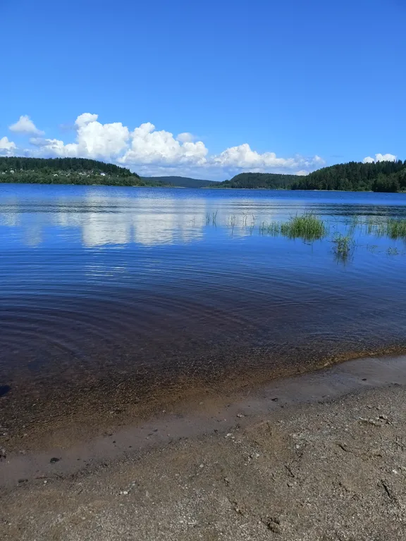Большой дом с видом на озеро, 3 спальнями, сауной и настольным футболом