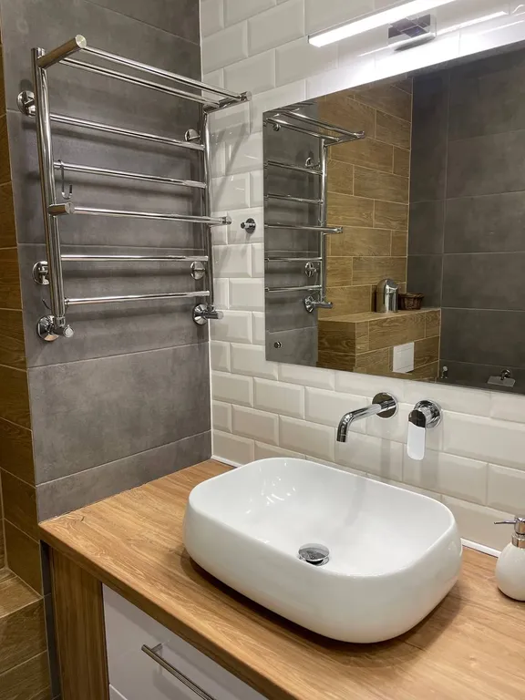 Солнечная стильная евродвушка в новом доме недалеко от центра города