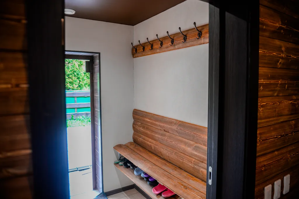 Дом в лесу с бассейном и баней