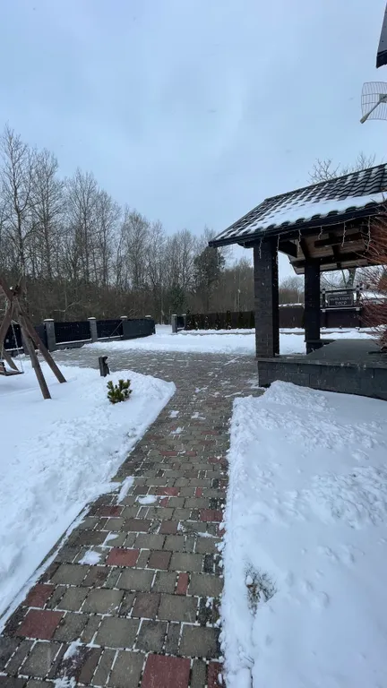 Коттедж для отдыха вблизи леса, с отдельной территорией и баней