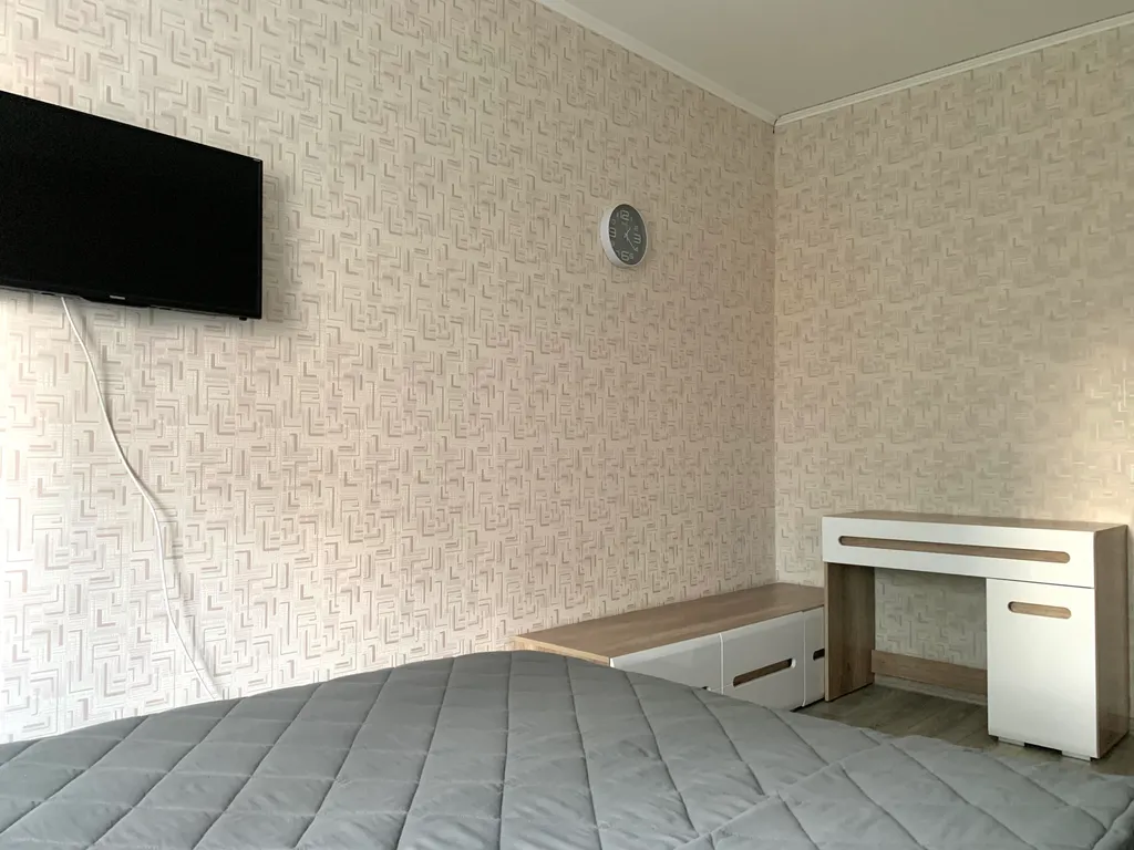 Двухкомнатная квартира возле метро.