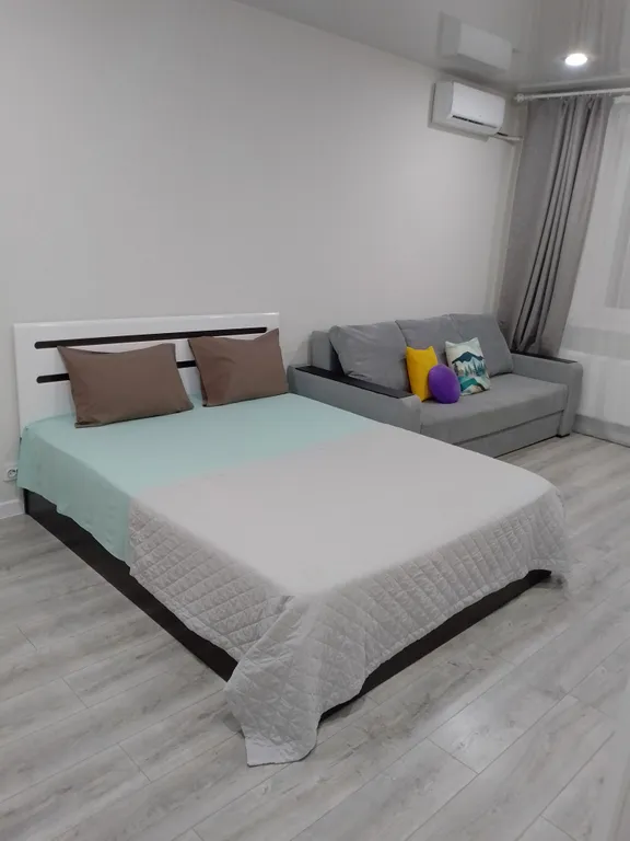 Просторная квартира с видовым балконом близ Питьевой Галереи Санатории