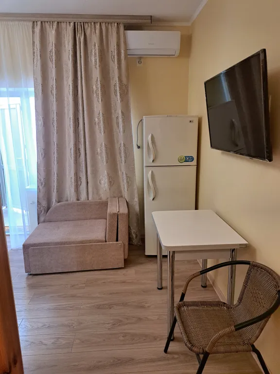 Уютный номер в центре с выходом на Кипарисовую аллею