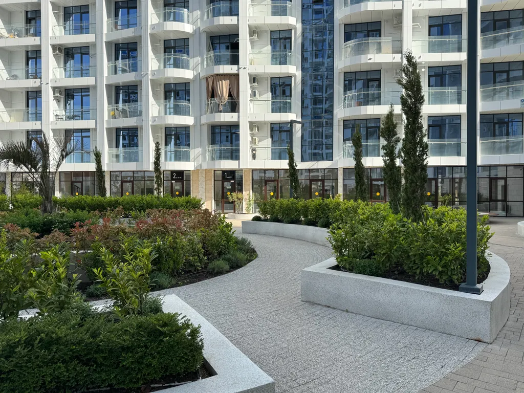 Большая студия с балконом и видом на горы