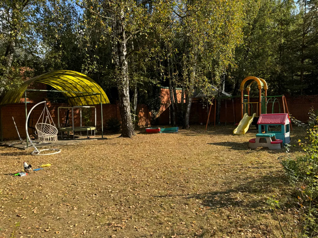 Дом с бассейном, сауной, возле леса для семейного отдыха