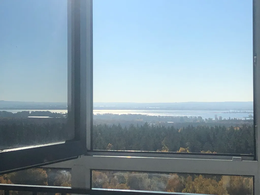 Студия с видом на лес и Волгу в современном ЖК