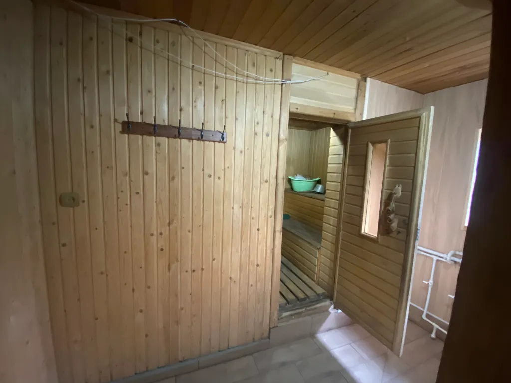 Дом на береговой линии озера селигер