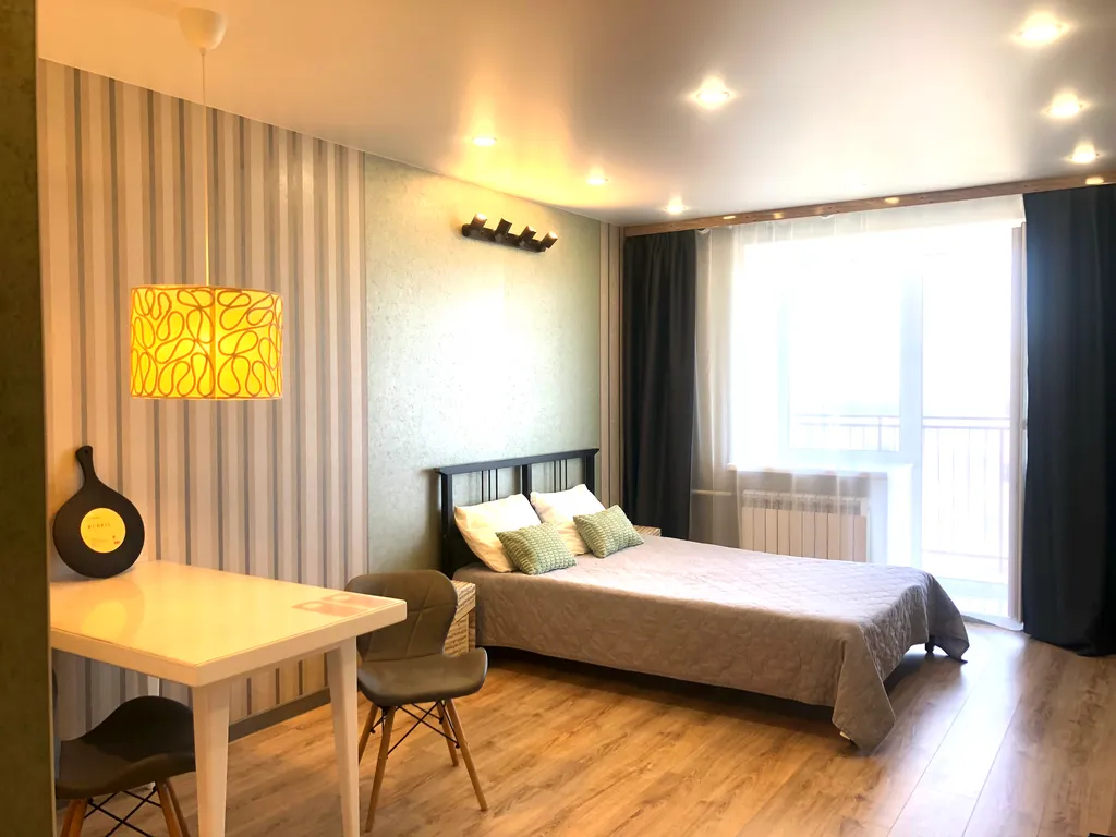 Квартира Студия возле ТЦ Изумрудный город — аренда посуточно в Томск