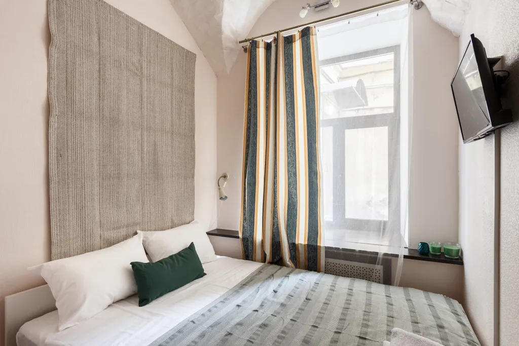 Квартира Комната-эконом с санузлом у Исаакиевского собора — аренда посуточно в Санкт-Петербург