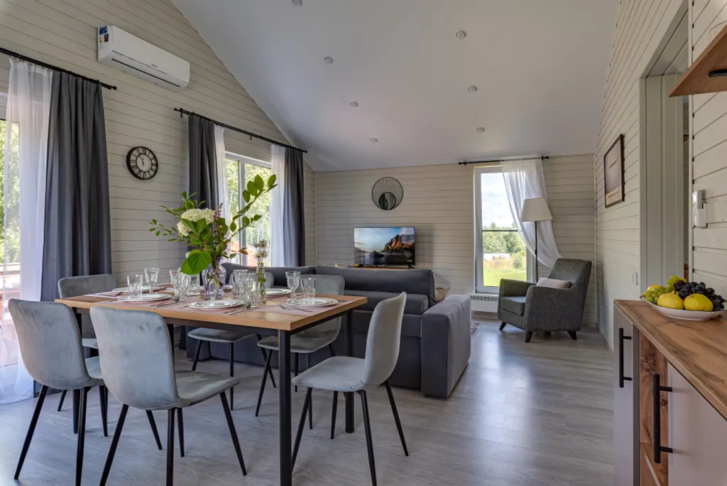 Алтайский - дом с костровой чашей и колонкой Алиса