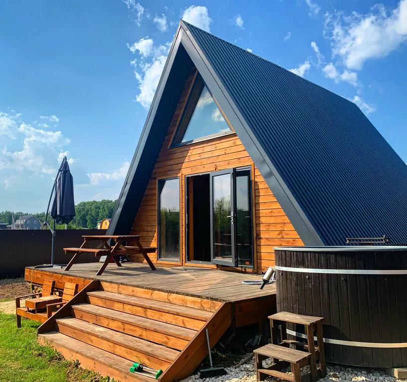 Дом А-фрейм треугольный шалаш в стиле логисты баней и купелью