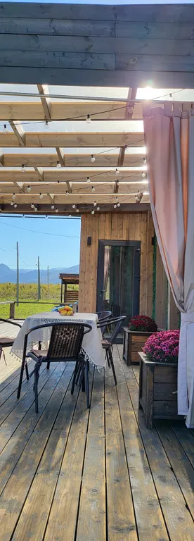 Домик с видом на горы