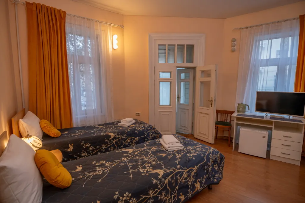 Квартира Квартира 4-местный двухкомнатный "Семейный улучшенный" с балкончиком — Ярославль