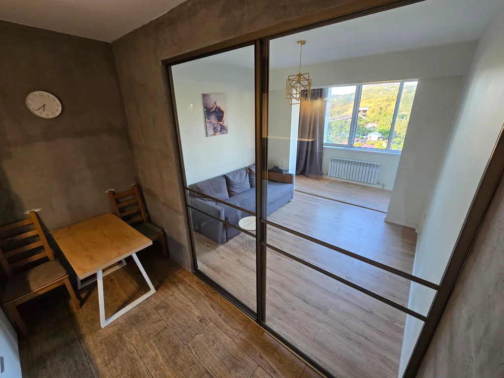 Роскошные апартаменты рядом с парком горького и видом на горы