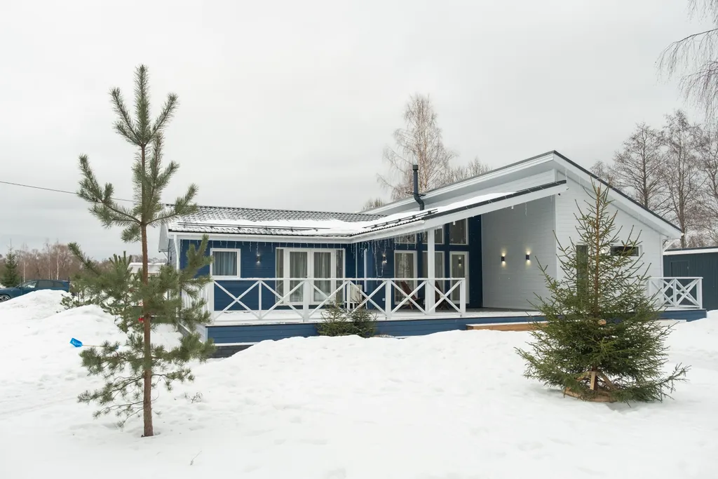 Дом на берегу лесного озера