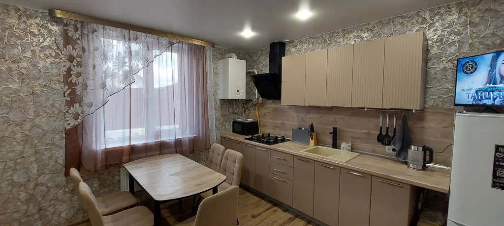 Светлый 2-комнатный дом в лучшем районе города Бахчисарай