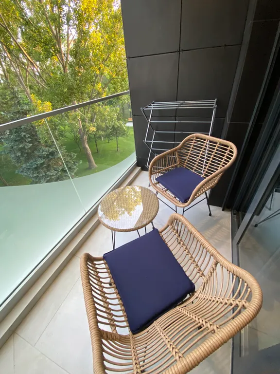 Апартаменты с бассейном у моря