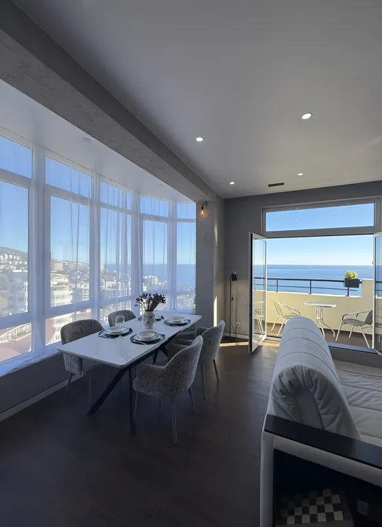 Дизайнерская квартира с потрясающем видом на море и горы