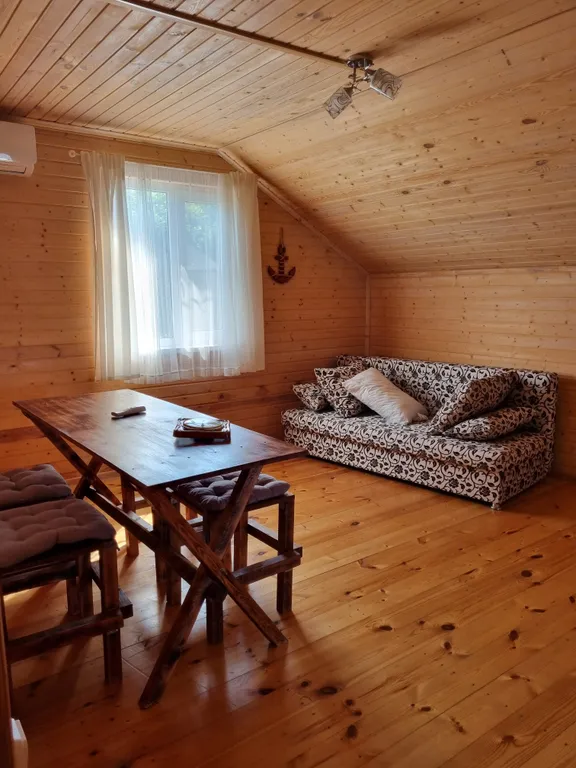 Квартира Квартира Трёхкомнатный апартамент с балконом — Кучугуры