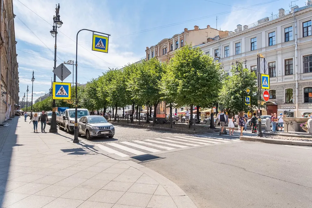 Стильная квартира с тремя спальнями и 2 санузлами у Спаса на Крови