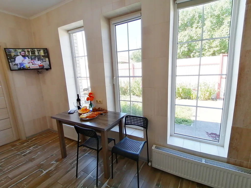 Двухкомнатный современный отдельный дом со своим двором и парковкой