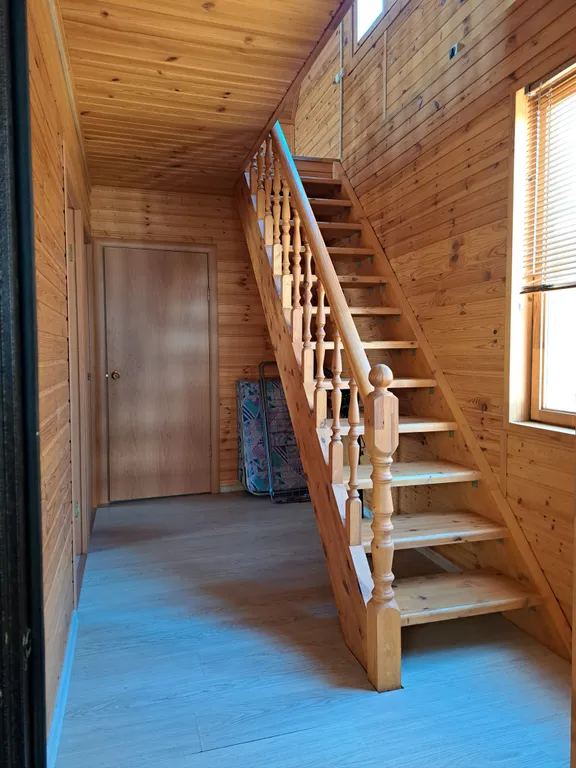 Домик у пруда с тёплым бассейном