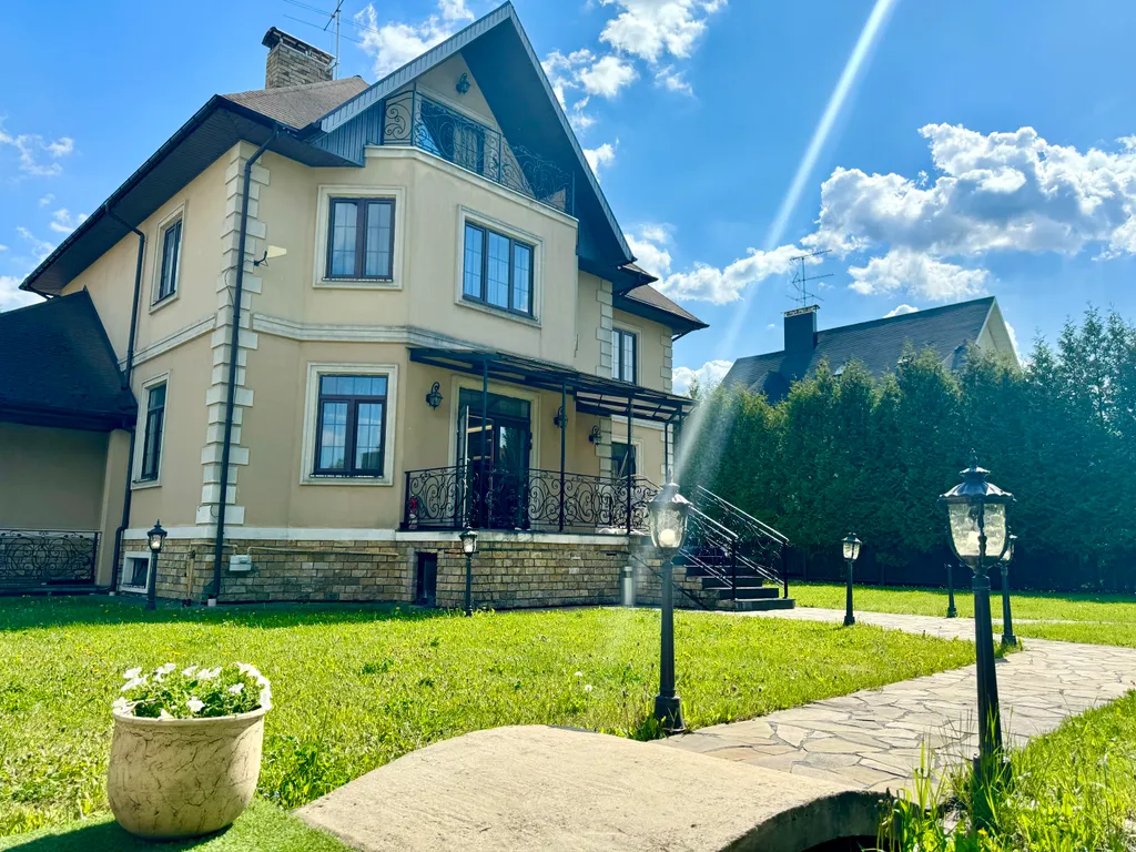 Элитный коттедж с бассейном