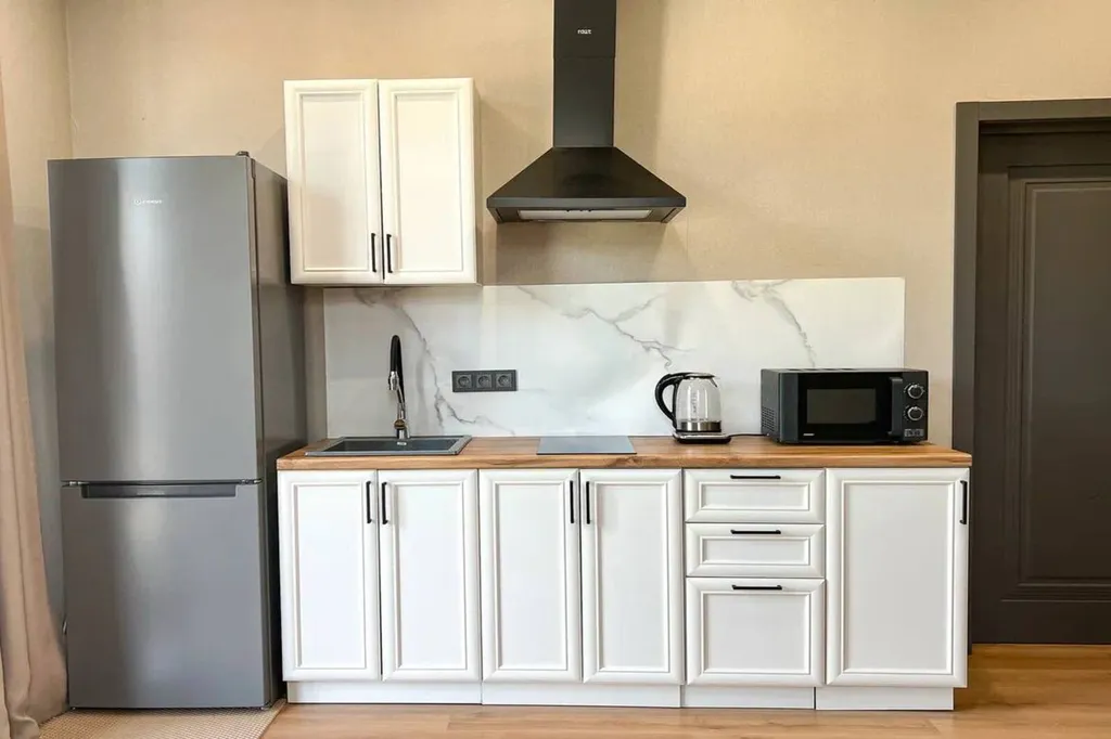 Новый коттедж в хорошей локации Адлера с бассейном, 4 спальнями с с/у