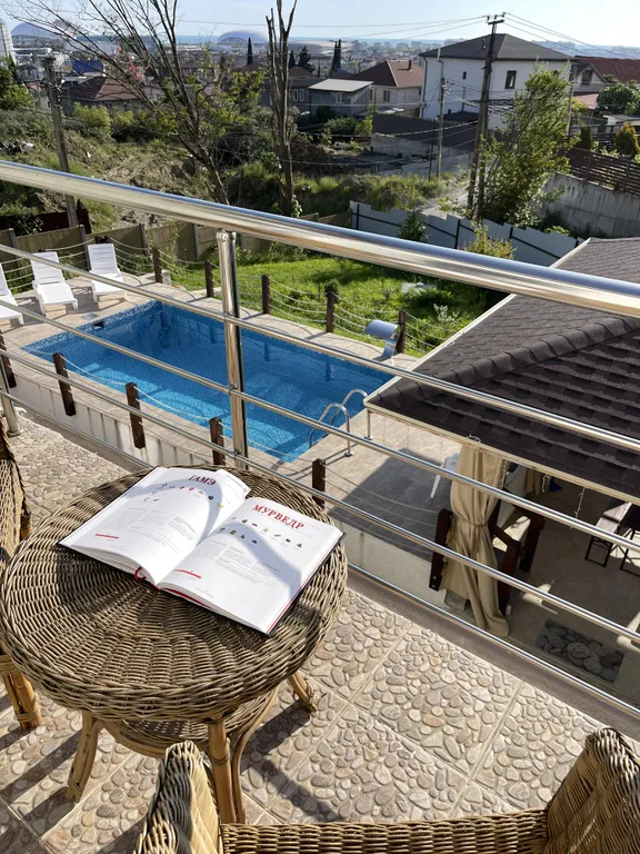 Коттедж Дом с подогреваемым бассейном и 5 спальнями — аренда посуточно в Сириус