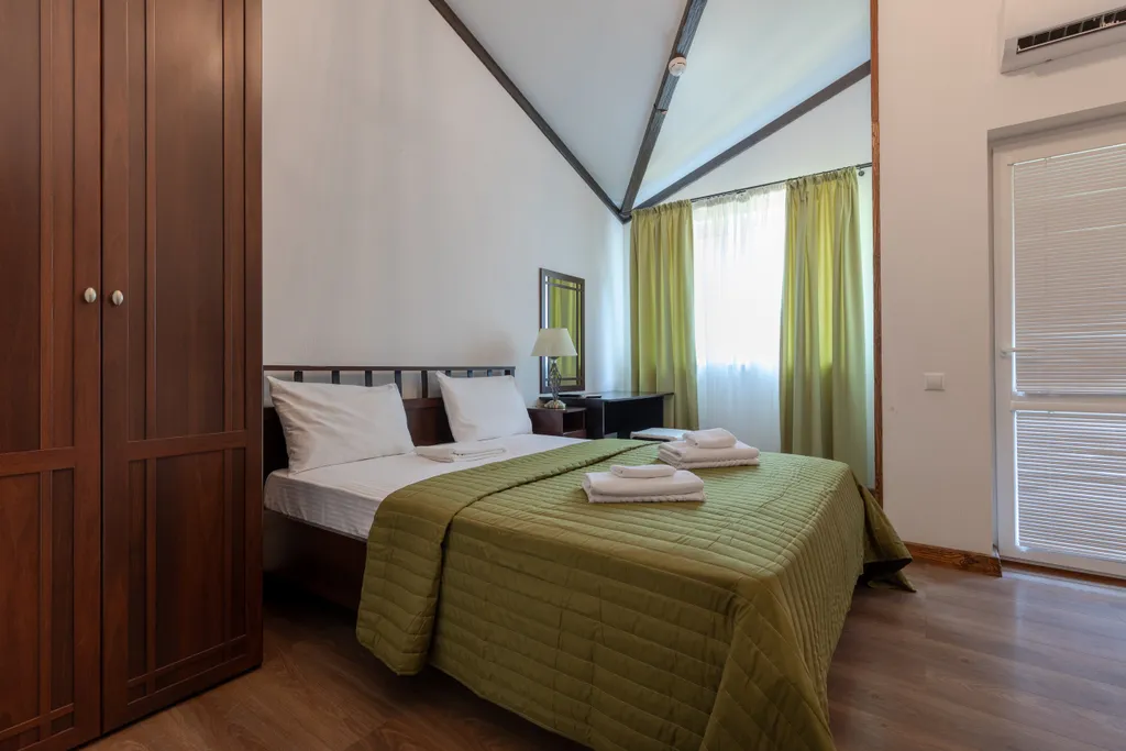 Загородный коттедж с баней и подогреваемым бассейном