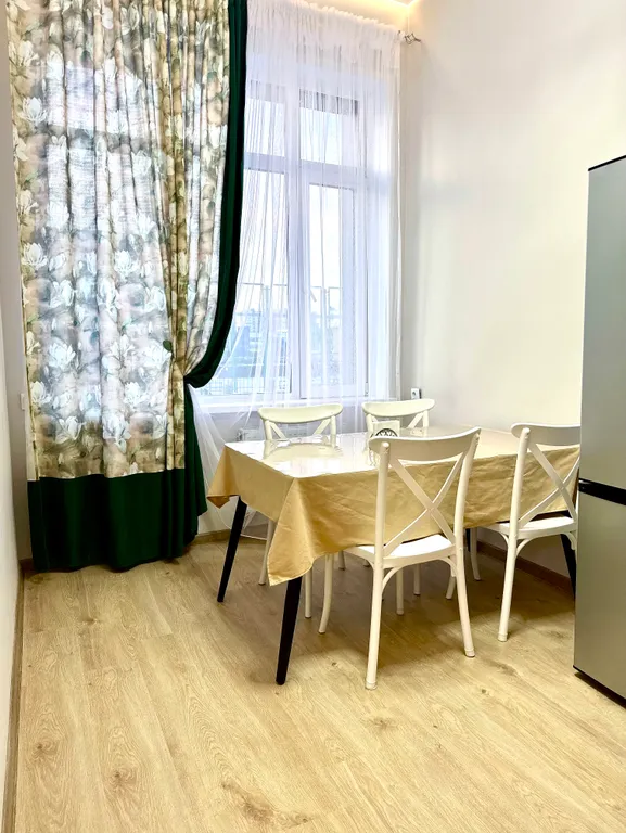 3-комнатная квартира в доме бизнес класса в самом центре левого берега столицы