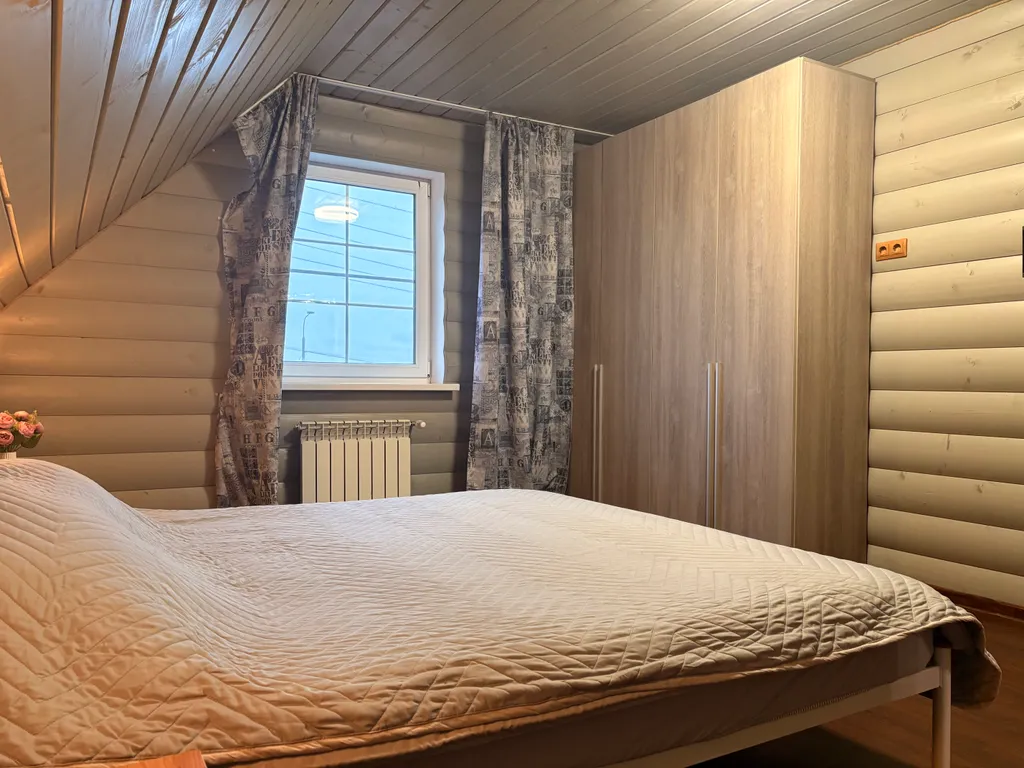 Дом с сауной и тёплым бассейном у пруда