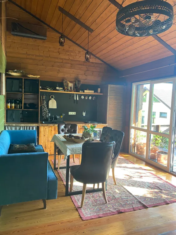 Барнхаус на горе с видом на море