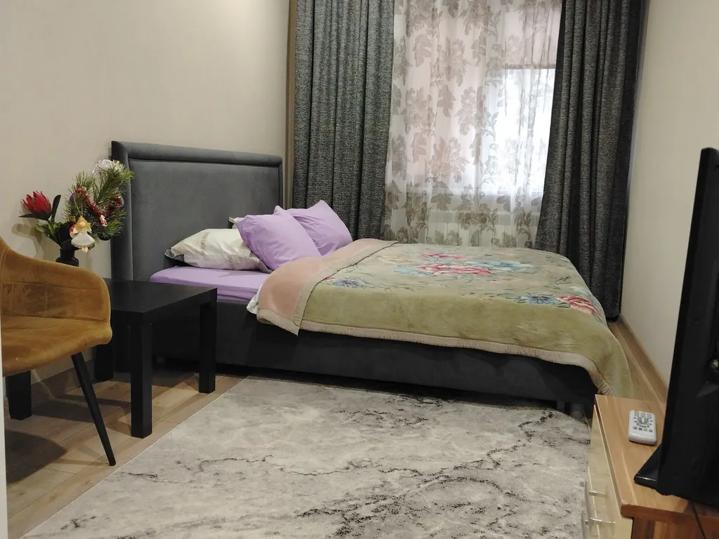 Евротрешка у ЖД вокзал и зоопарка