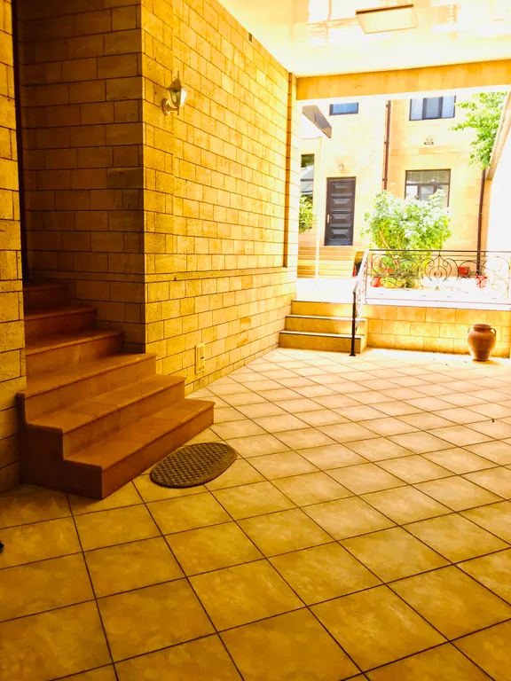 Уютный дом в центре города