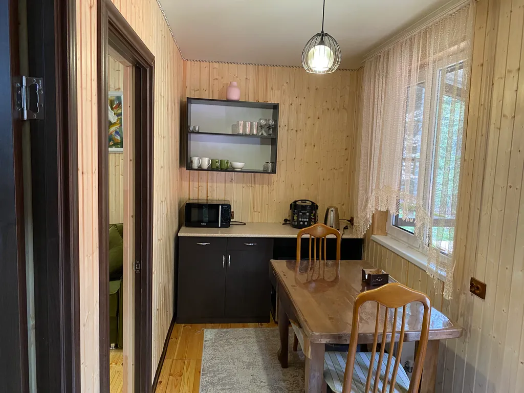 Уютный домик-котедж в горном лесу